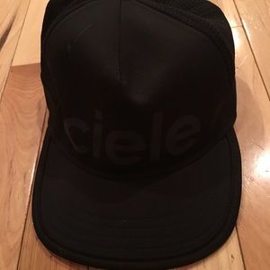 Ciele black athletic running hat